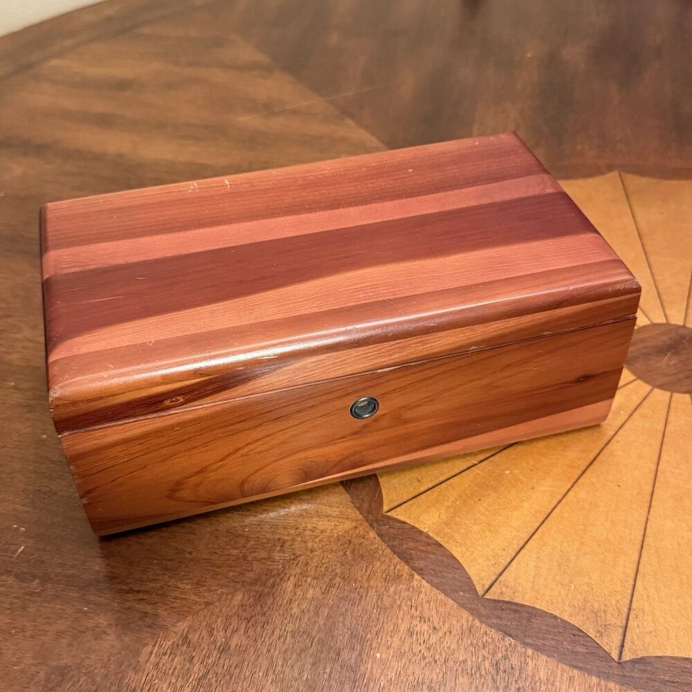 Vintage Lane Cedar Wood Chest Box Trinket No Key 9"x 4.75"x3.5" t-1044